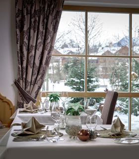 Unser Speisesaal mit Ausblick im Winter
