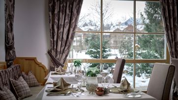 Unser Speisesaal mit Ausblick im Winter