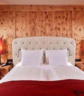 Das Doppelbett der Suite Fugger Royal