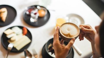 Frühstück mit Cappuccino