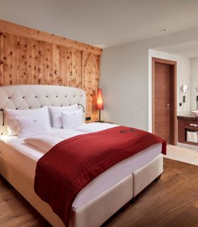 Das Schlafzimmer mit Doppelbett der Suite Fugger Noblesse