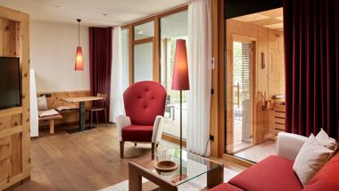 Der Wohnbereich mit privater Sauna und Terrasse