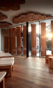 Relaxation area with a fireplace and view on the garden